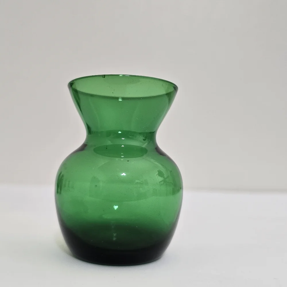 boxed DANSK‎ Mini Holiday Vases Set Glass Red Green Christmas Holiday Home Decor